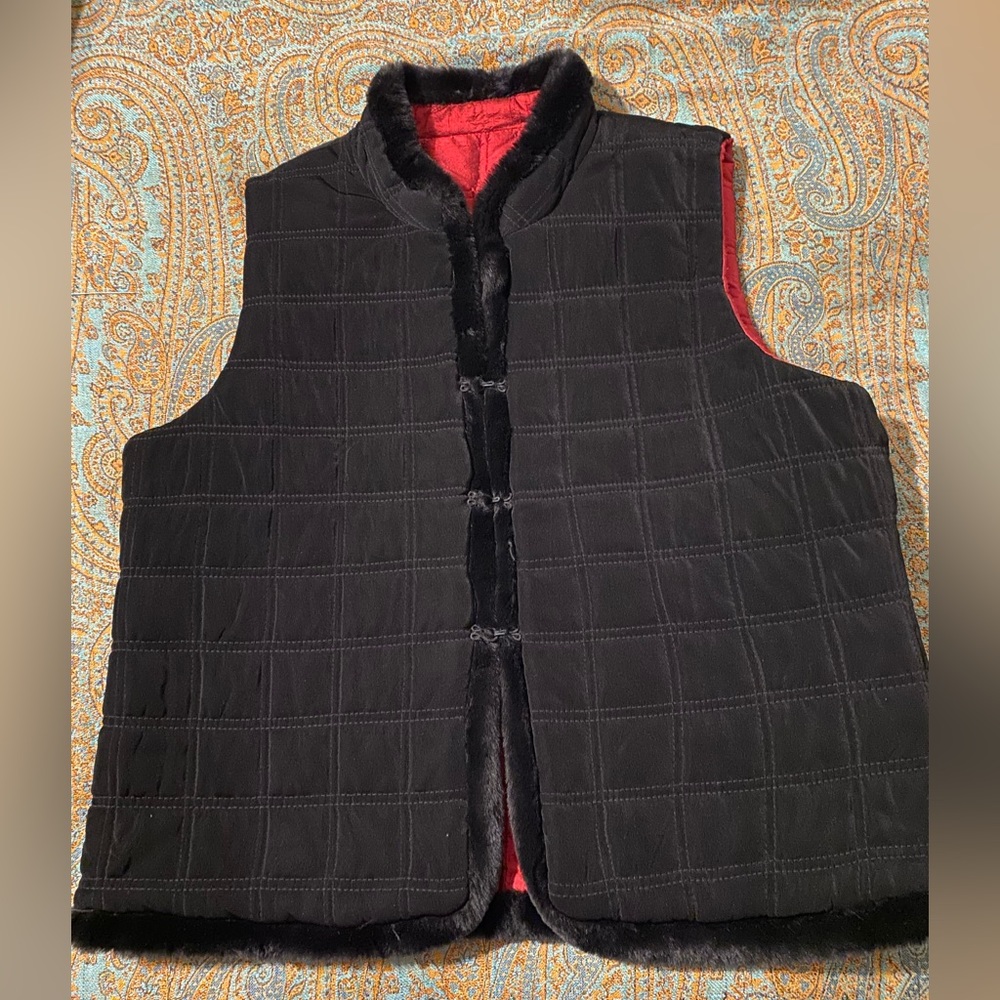 Reversible black and red silk vest with faux fur trim sz 14-16 - Picture 4 of 5
